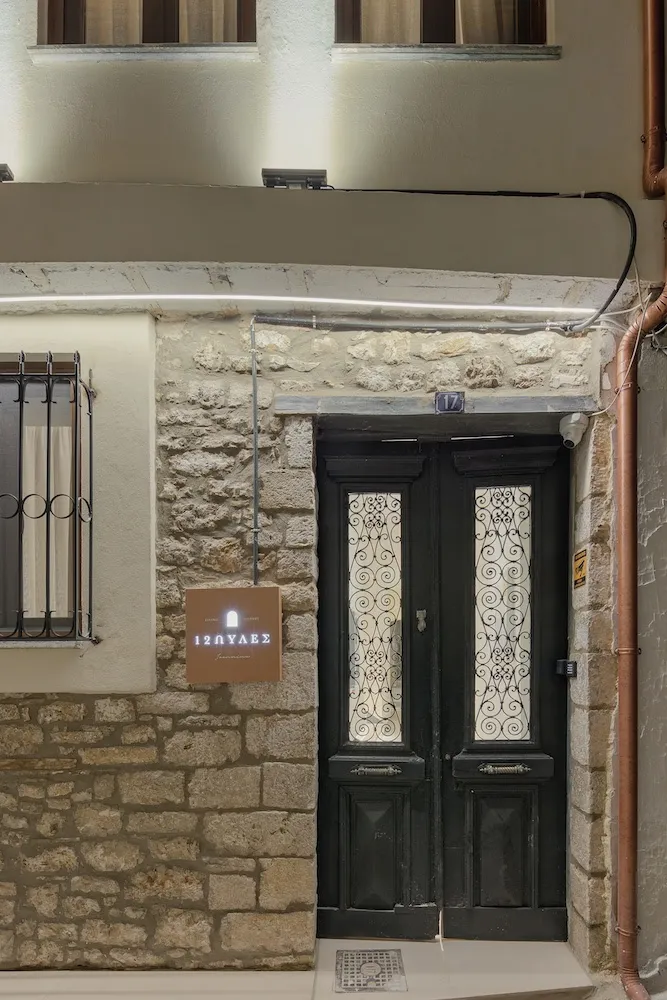 location-front-night