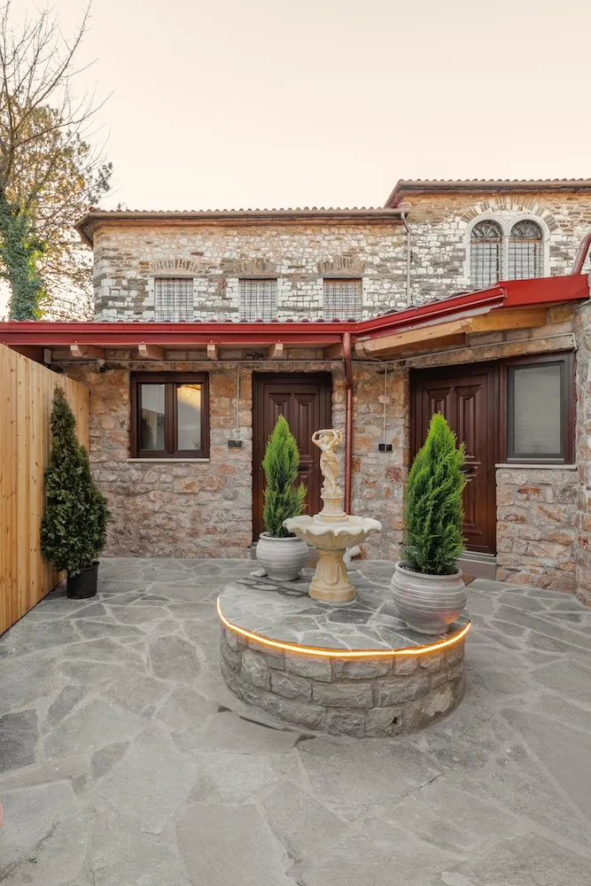 location-image-center