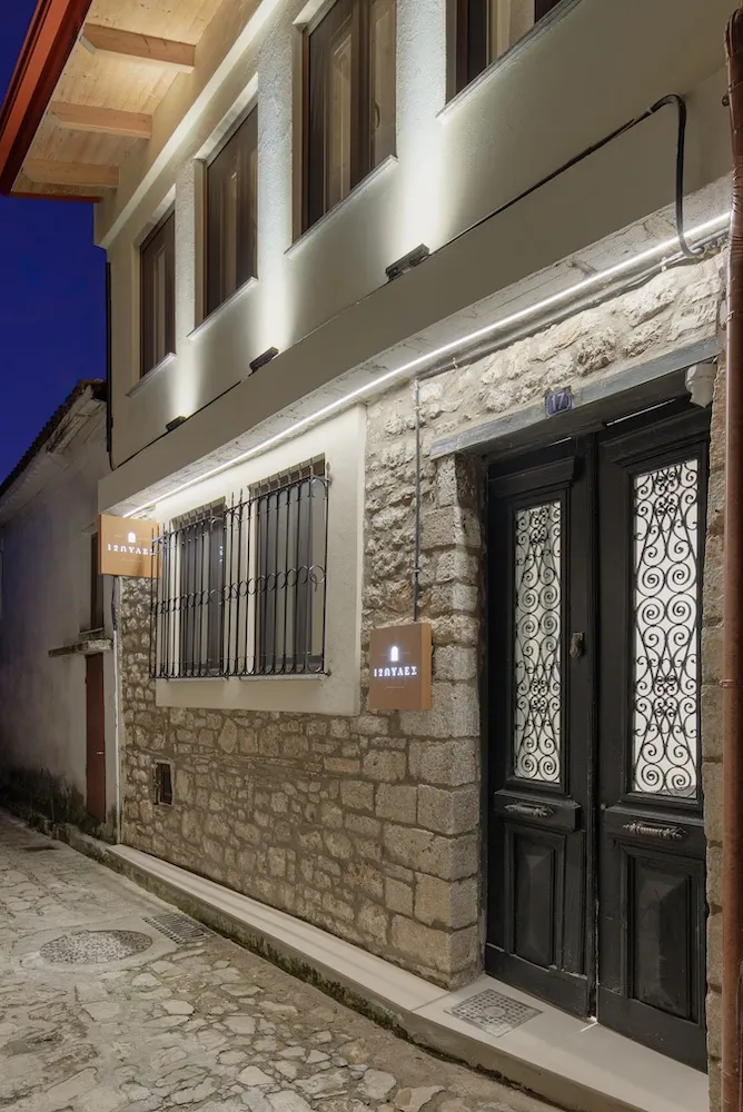 location-page-image-center